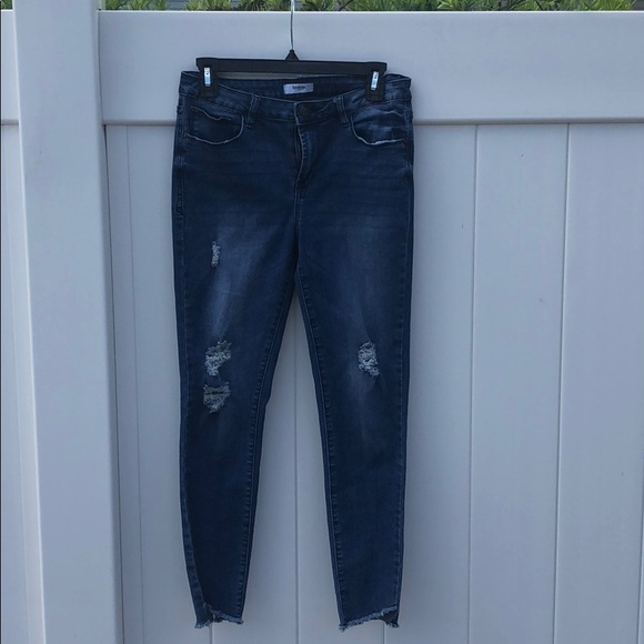 Kenzie Jeans with rips - Picture 2 of 2